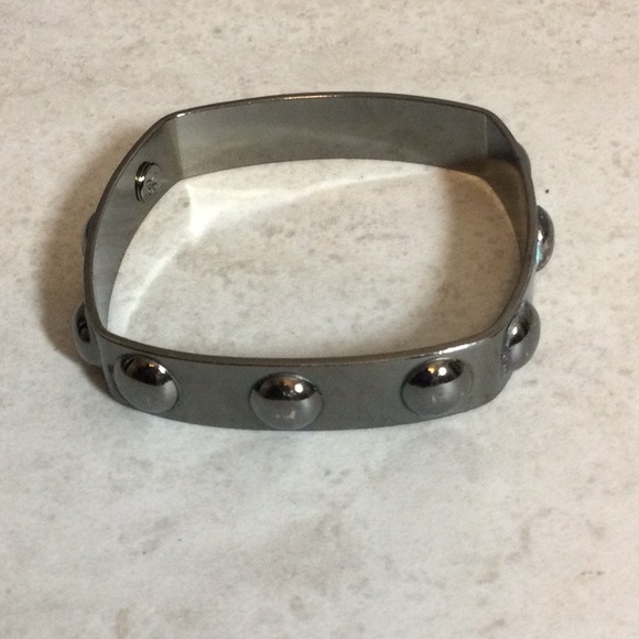 Gunmetal silver square rivet bangle - Picture 4 of 7